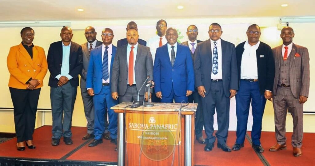 Agriculture Principal Secretary Kipronoh Ronoh with members of the National Horticulture Standing Committee