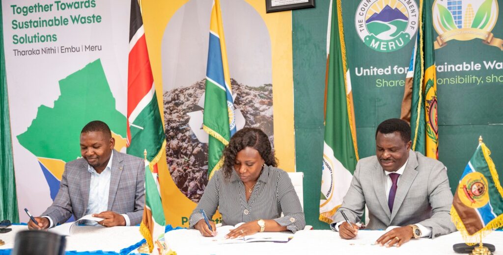 Meru governor mutuma methinkia embu governor cecily mbarire and tharaka nithi governor muthomi njuki signing the mou